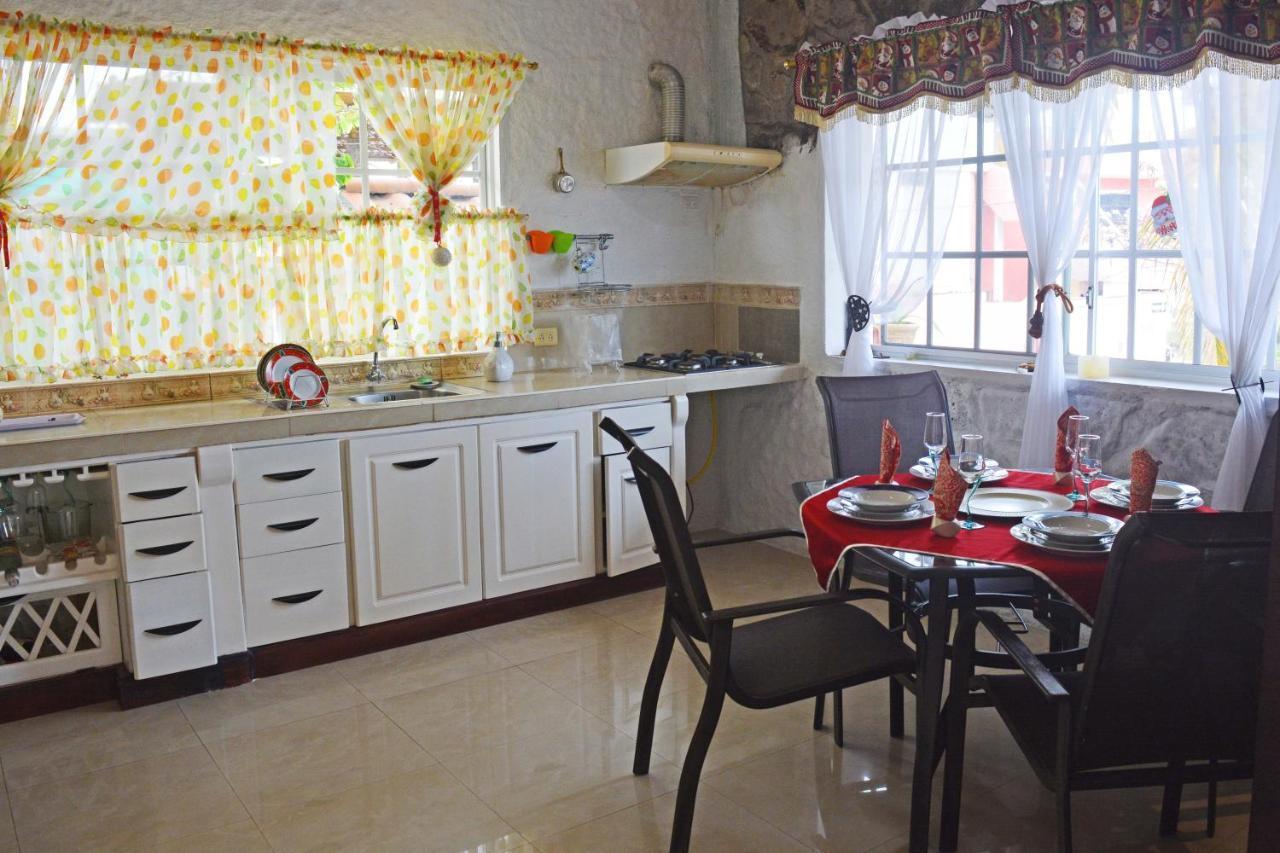 Hostal Cann'S House Puerto Baquerizo Moreno Esterno foto